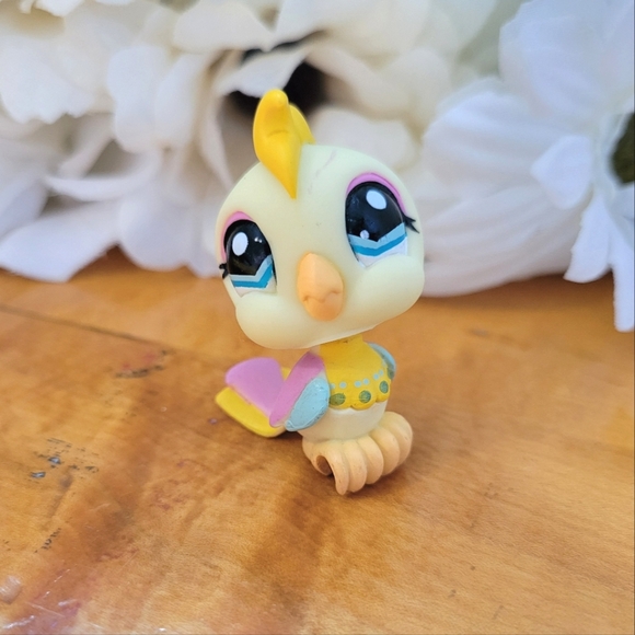 Littlest Pet Shop LPS #1452 Cockatoo Bird White Yellow Blue Eyes 2006 - Picture 1 of 12